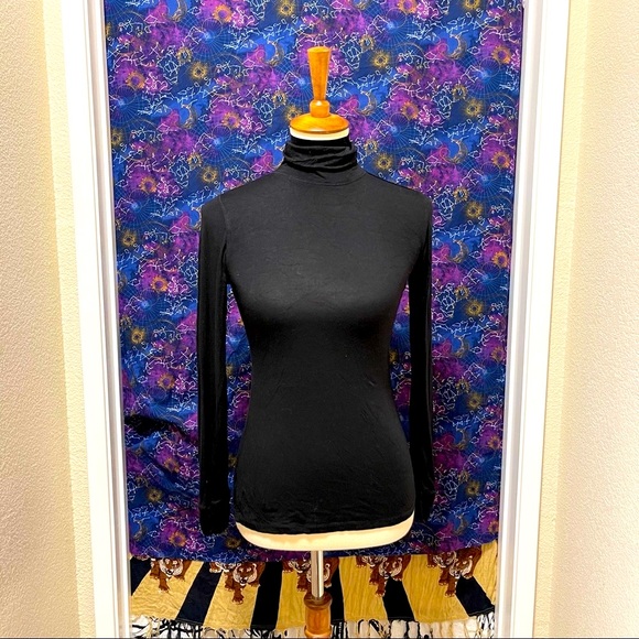 🌈 Lovely midnight turtle neck top - Picture 1 of 11